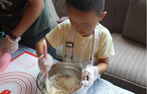 銘品現場做月餅