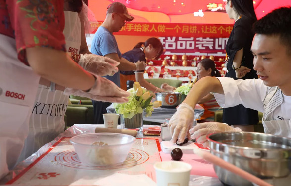 銘品現場做月餅