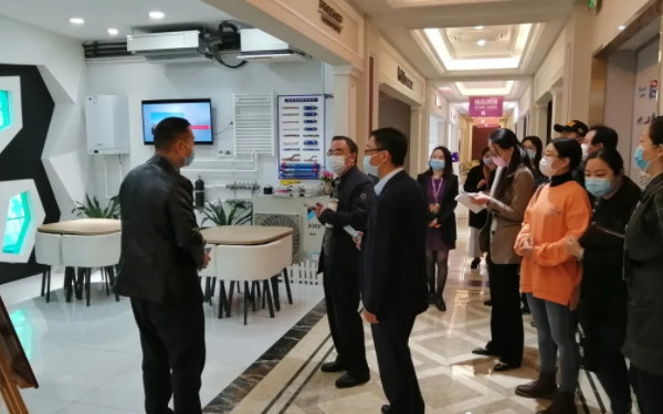 　　市發改委工作組參觀大金空調溫濕度平衡體驗間