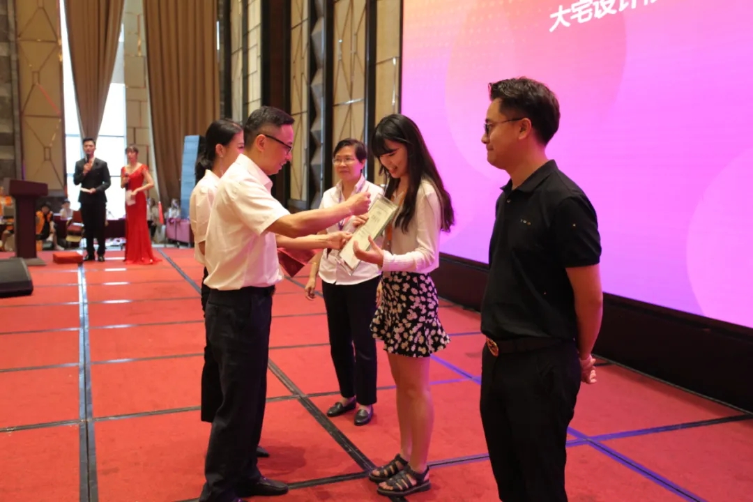 銘品裝飾榮耀設計師