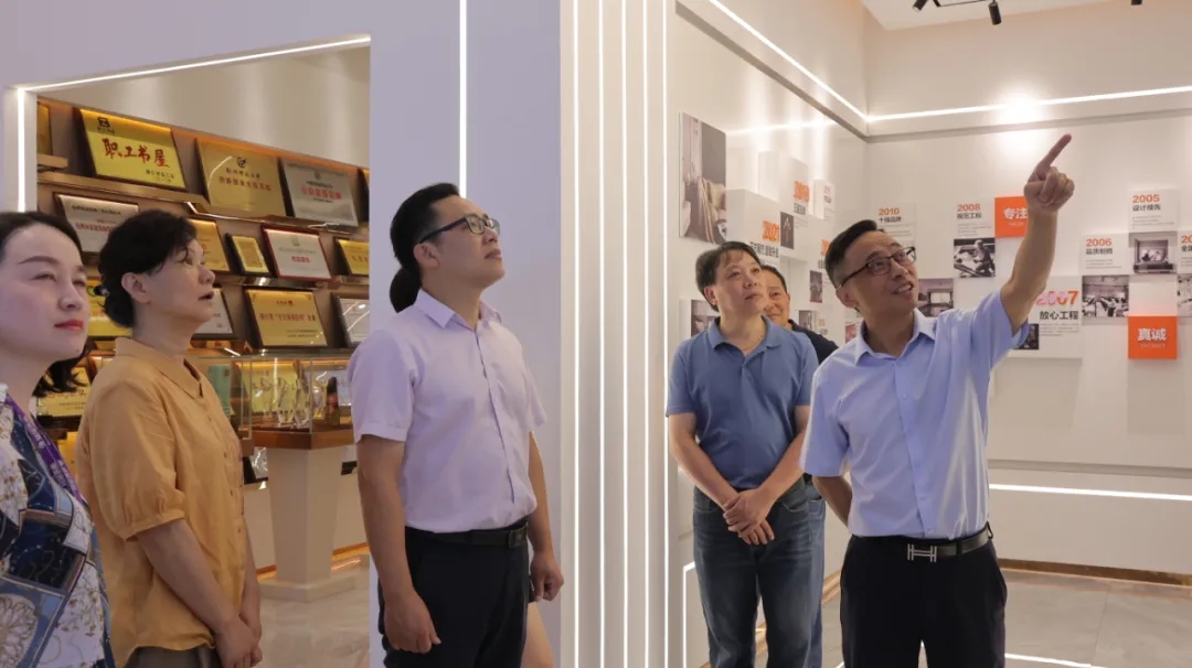 實地走訪銘品展廳，調研企業