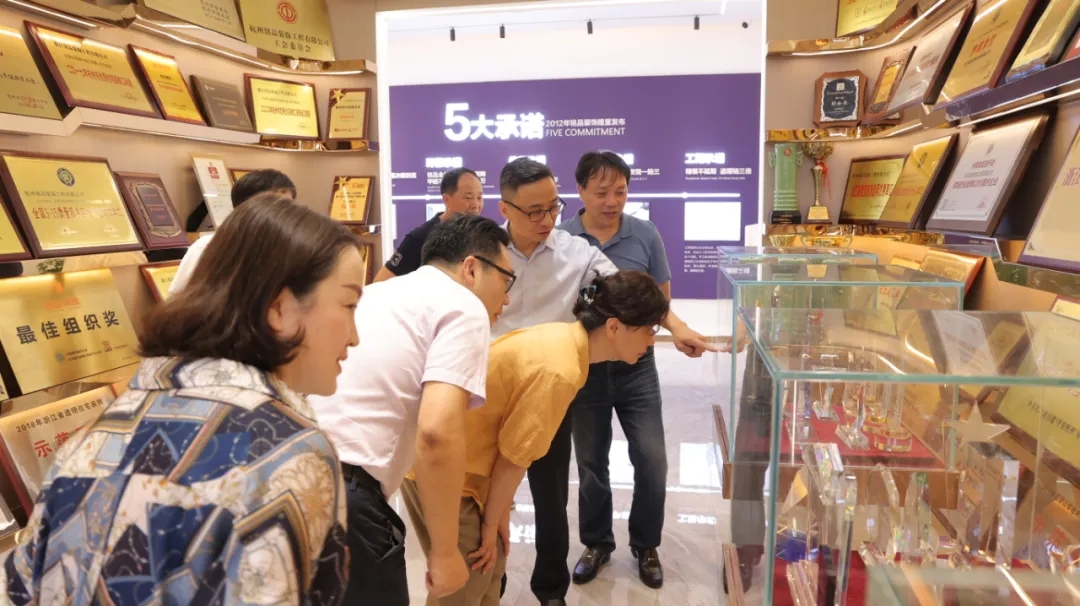 實地走訪銘品展廳，調研企業