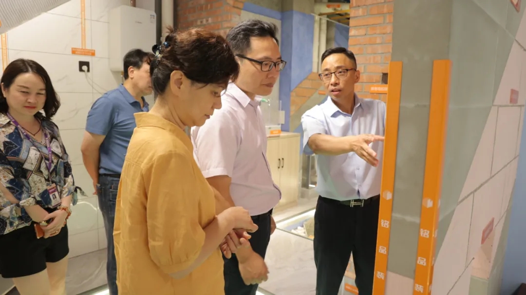實地走訪銘品展廳，調研企業