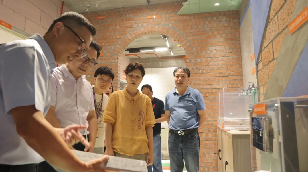 實地走訪銘品展廳，調研企業