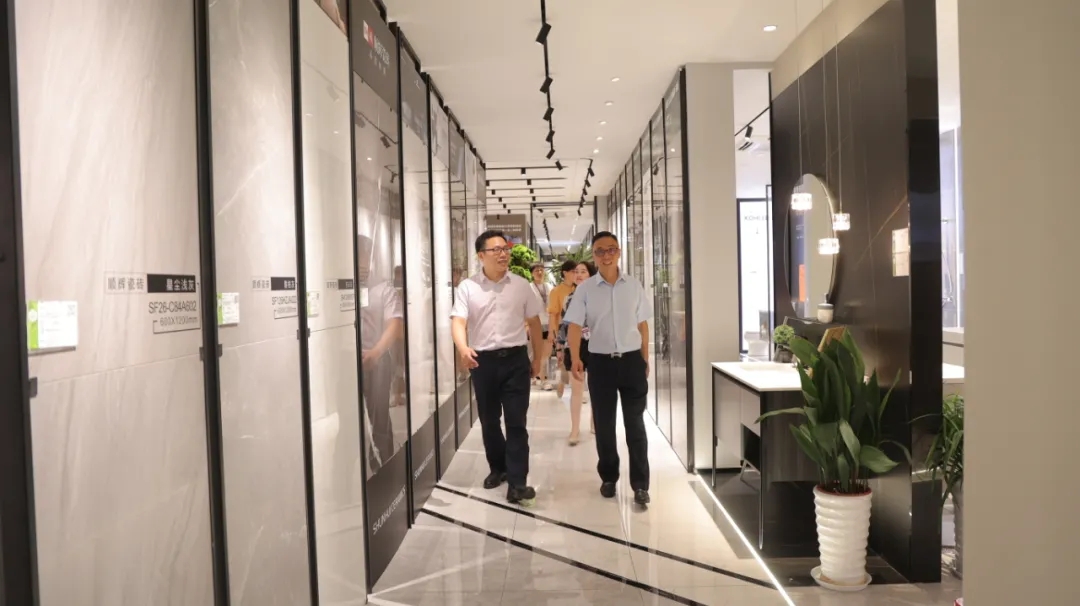 實地走訪銘品展廳，調研企業