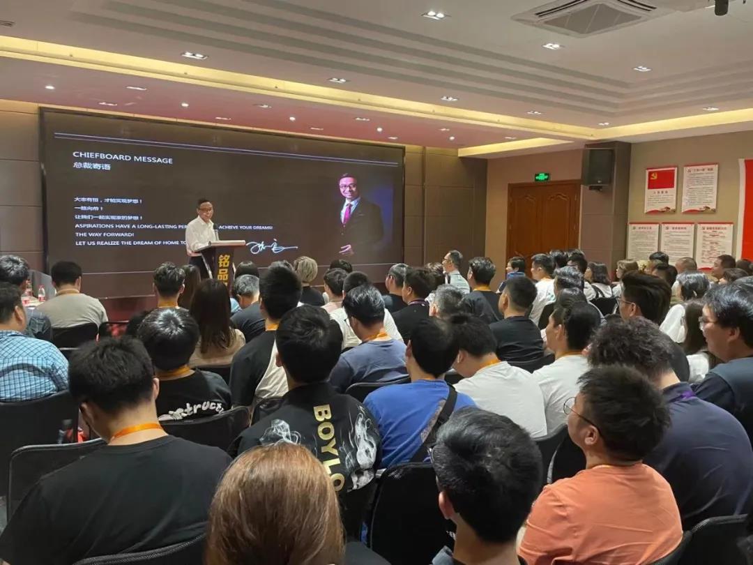 張總為設計師授課