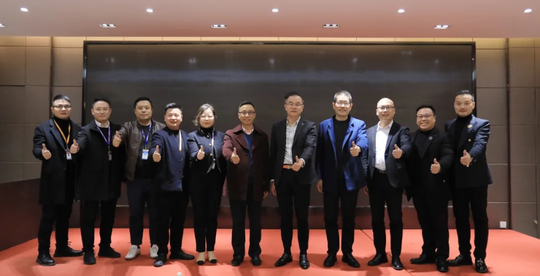 銘品裝飾領導合影