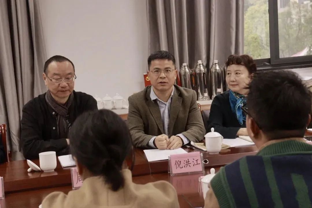 杭師大美術學院黨委書記倪洪江發言致辭
